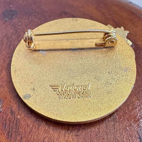 Jafra Gold Brooch with Crystal Accents - Picture 9 of 16